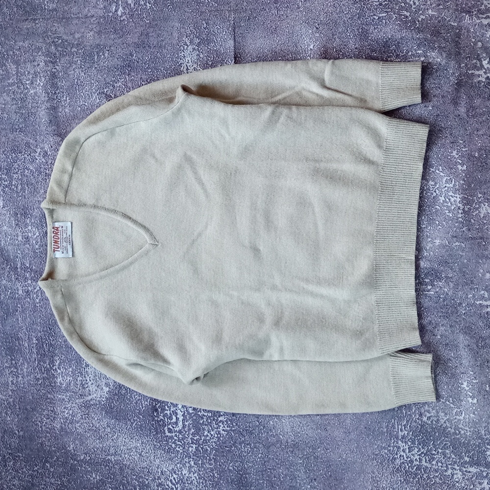 Vintage 90s TUNDRA 100% Wool V-Neck Sweater